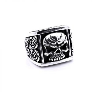Ring Fatal Totenkopf