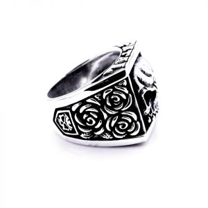 Ring Fatal Totenkopf
