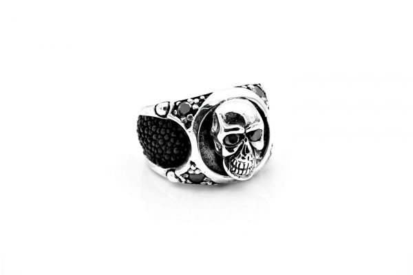 Ring Totenkopf Rochenleder