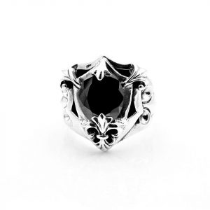 Ring schwarzer Stein